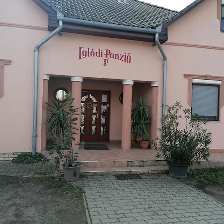 Hotel Iglódi Panzió Kunszentmárton Exterior foto
