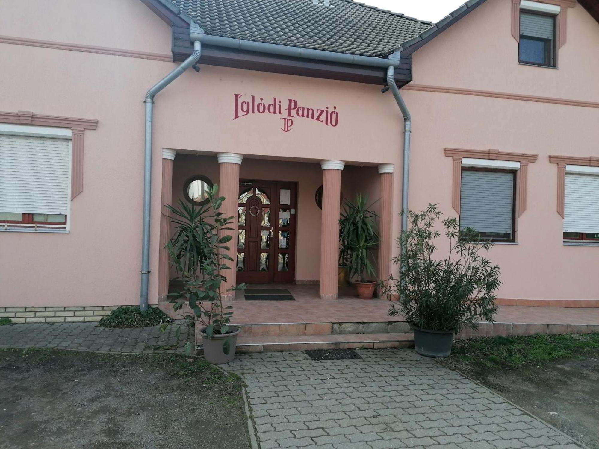 Hotel Iglódi Panzió Kunszentmárton Exterior foto