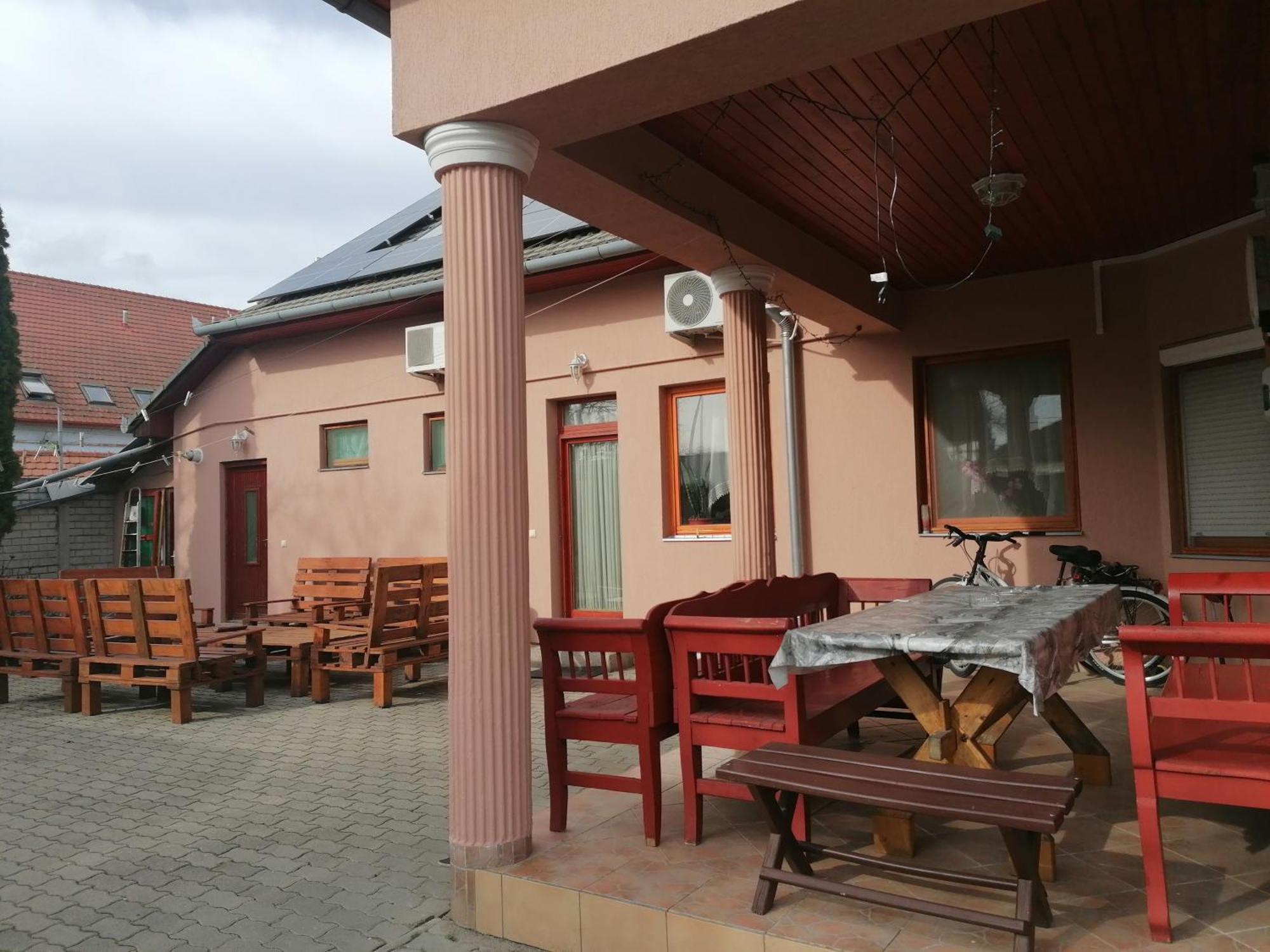 Hotel Iglódi Panzió Kunszentmárton Exterior foto